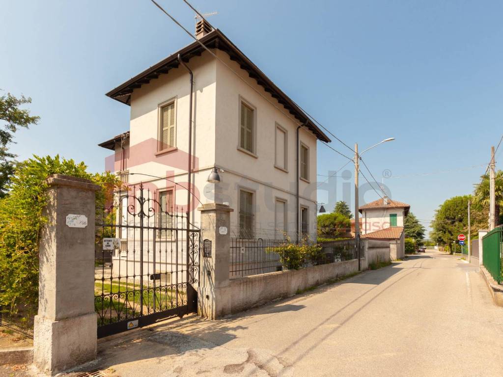 Villa a Tradate in Via Luigi Cadorna - Foto 2