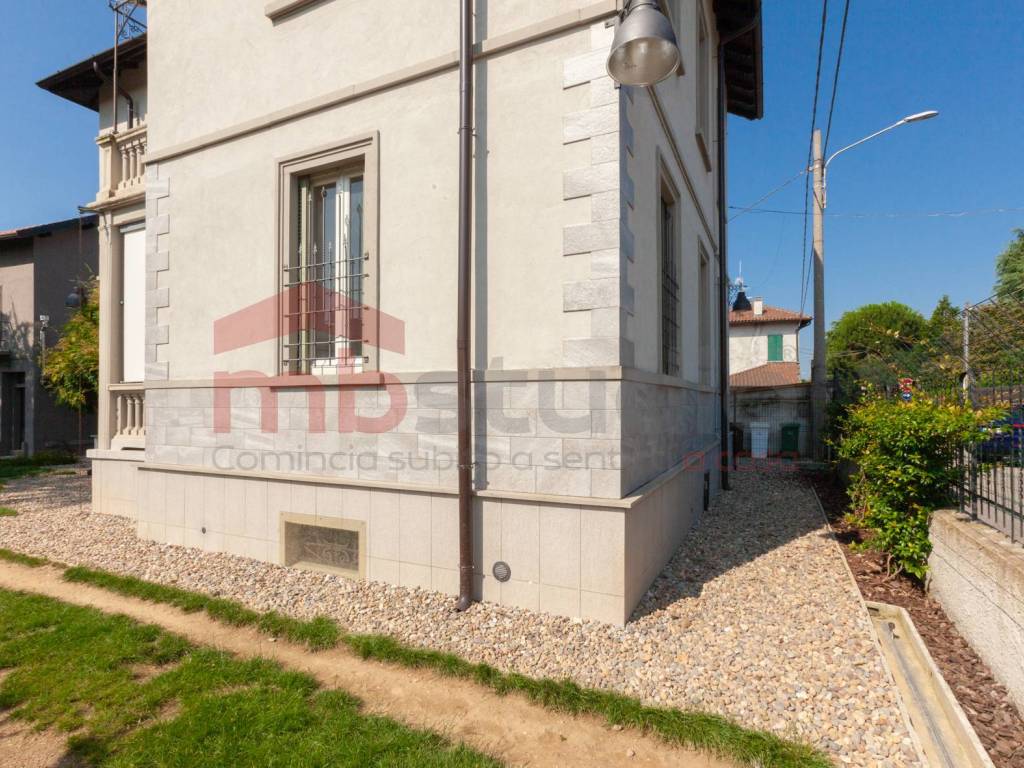 Villa a Tradate in Via Luigi Cadorna - Foto 3