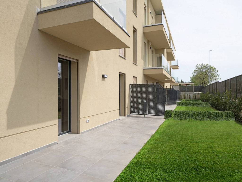 Appartamento a Desenzano del garda in Via Commissario Palatucci, 2/c - Foto 2