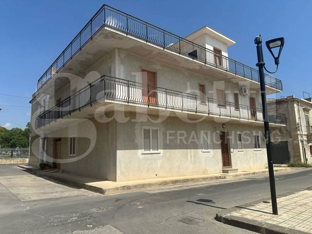 Casa indipendente a Avola in via galliano, 15 - Foto 2