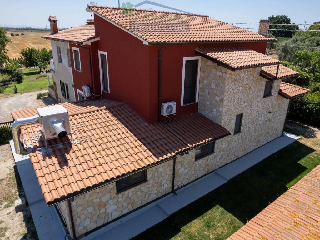 Rustico / casale a Montalto di castro in Strada del Tirreno - Foto 2