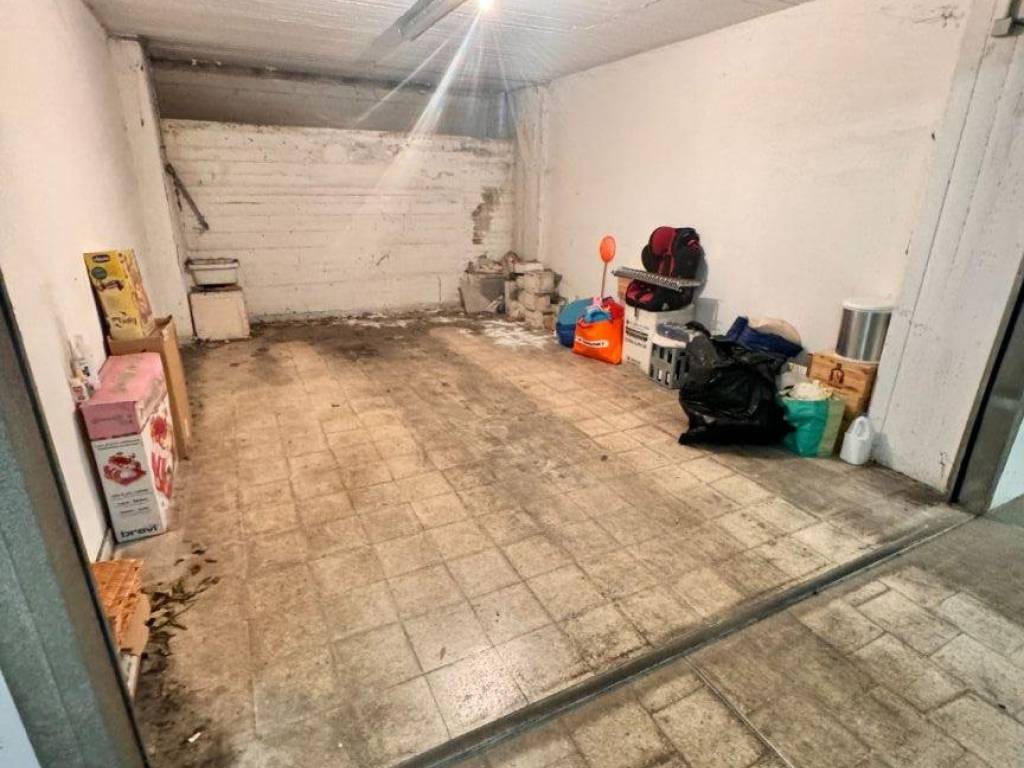 Box / garage a Nocera inferiore in Via Giacomo Matteotti, 13 - Foto 3