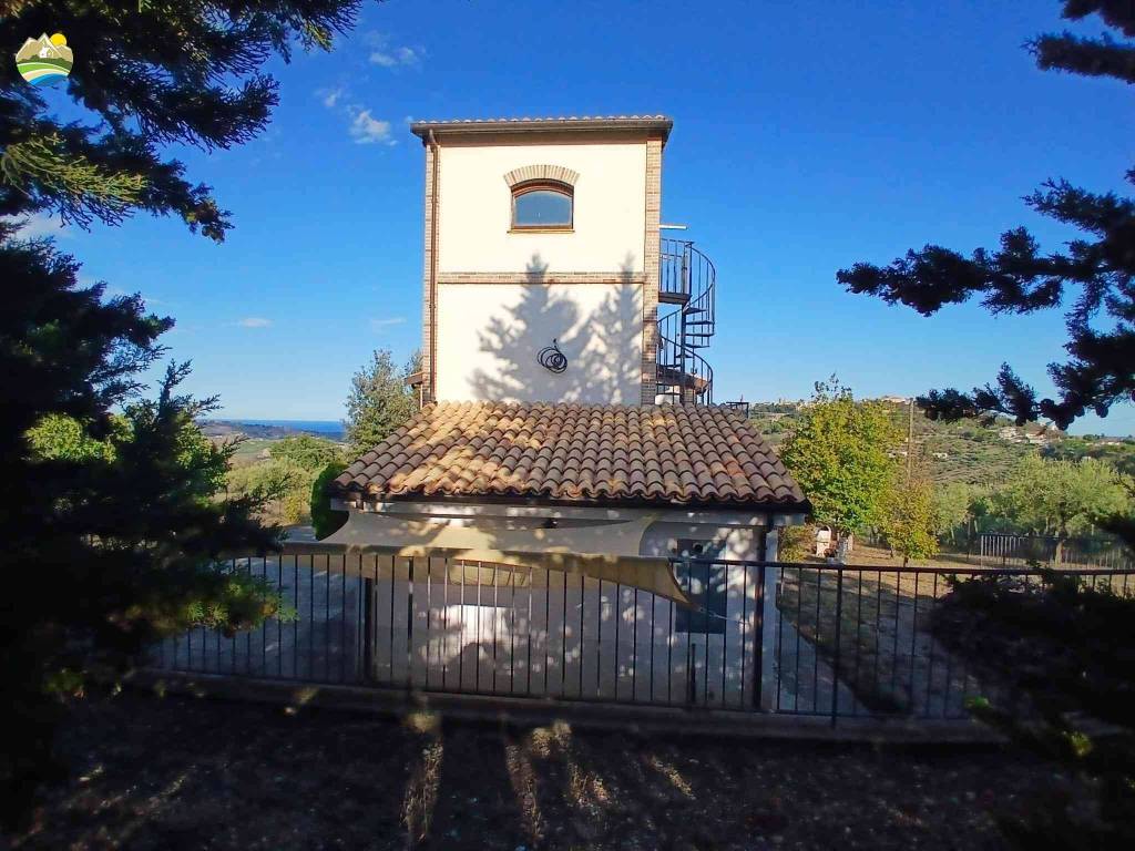 Rustico / casale a Città sant'angelo in Strada Colle Tondo - Foto 4