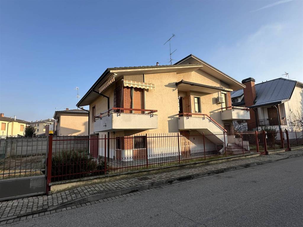 Villa a Sant'angelo lodigiano in VIA E. MATTEI - Foto 3