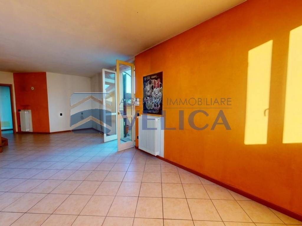 Appartamento a Uboldo in VIA PRIMO MAGGIO 28 - Foto 4