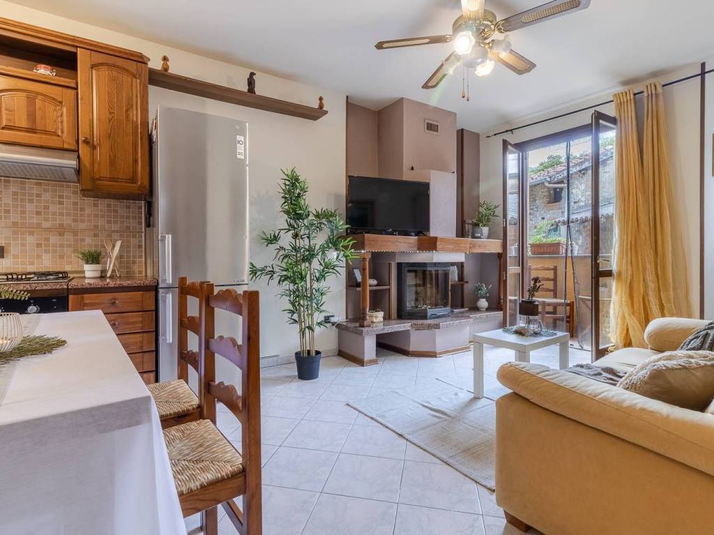 Appartamento a Cuveglio in via del Pozzo, 3 - Foto 2