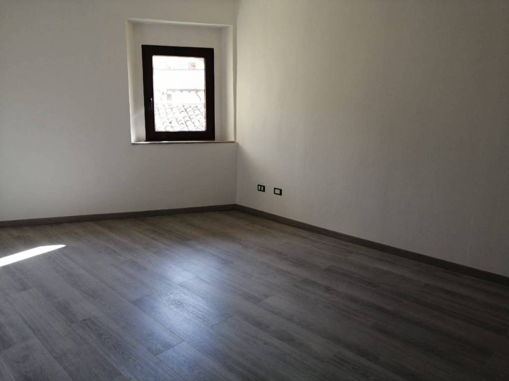 Appartamento a Cuvio in piazza IV novembre - Foto 4