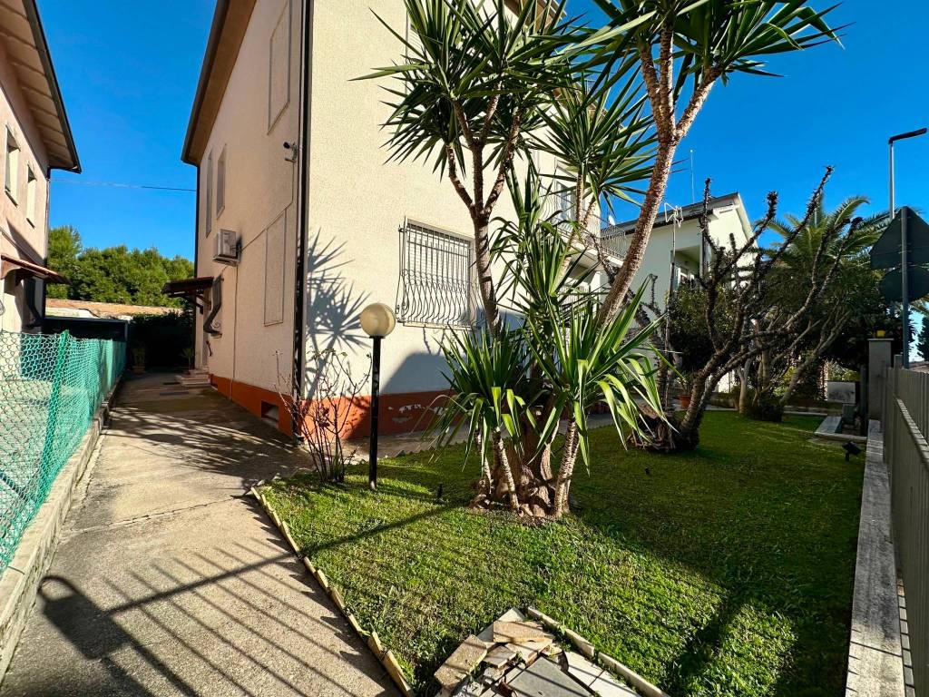 Casa indipendente a Civitanova marche in Via Civitanova, 109 - Foto 2