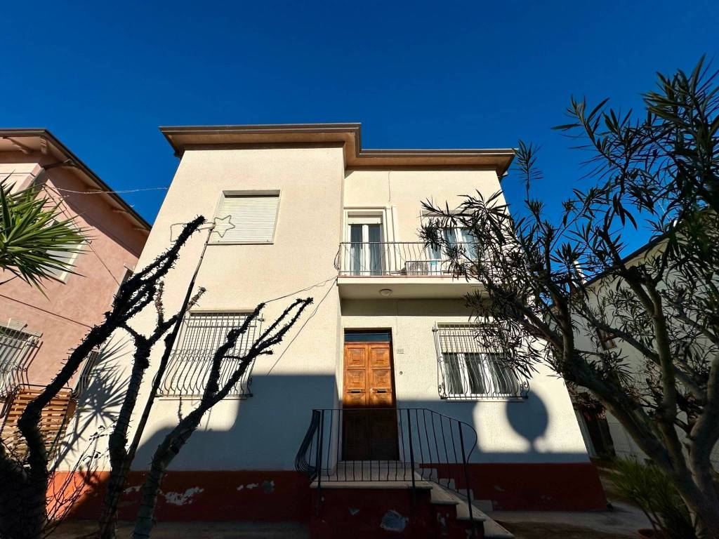Casa indipendente a Civitanova marche in Via Civitanova, 109 - Foto 3