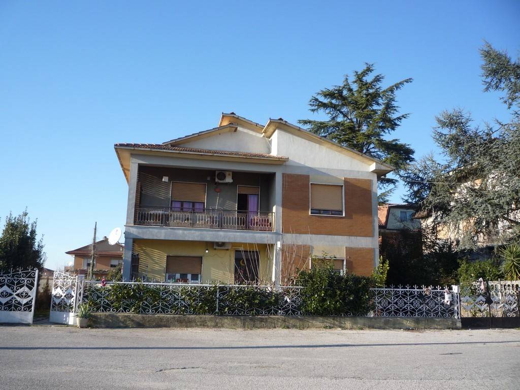 Appartamento a Frosinone in Via dei Monti Lepini, 112 - Foto 2