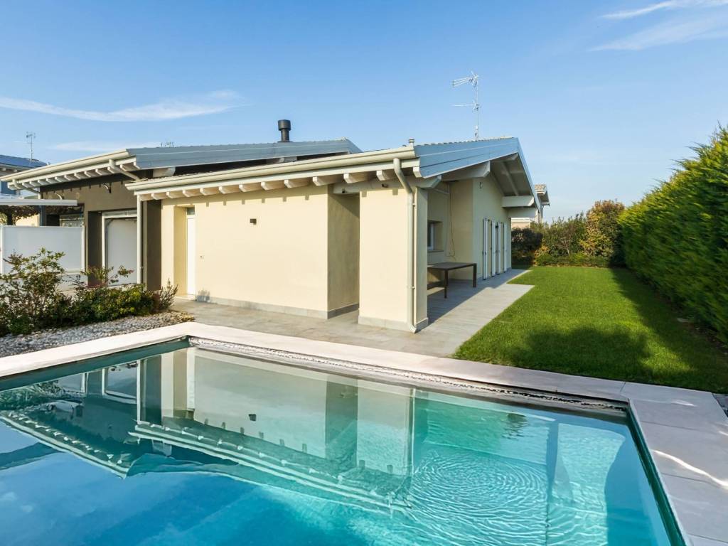 Villa a Castiglione delle stiviere in Via Cola, 18 - Foto 1