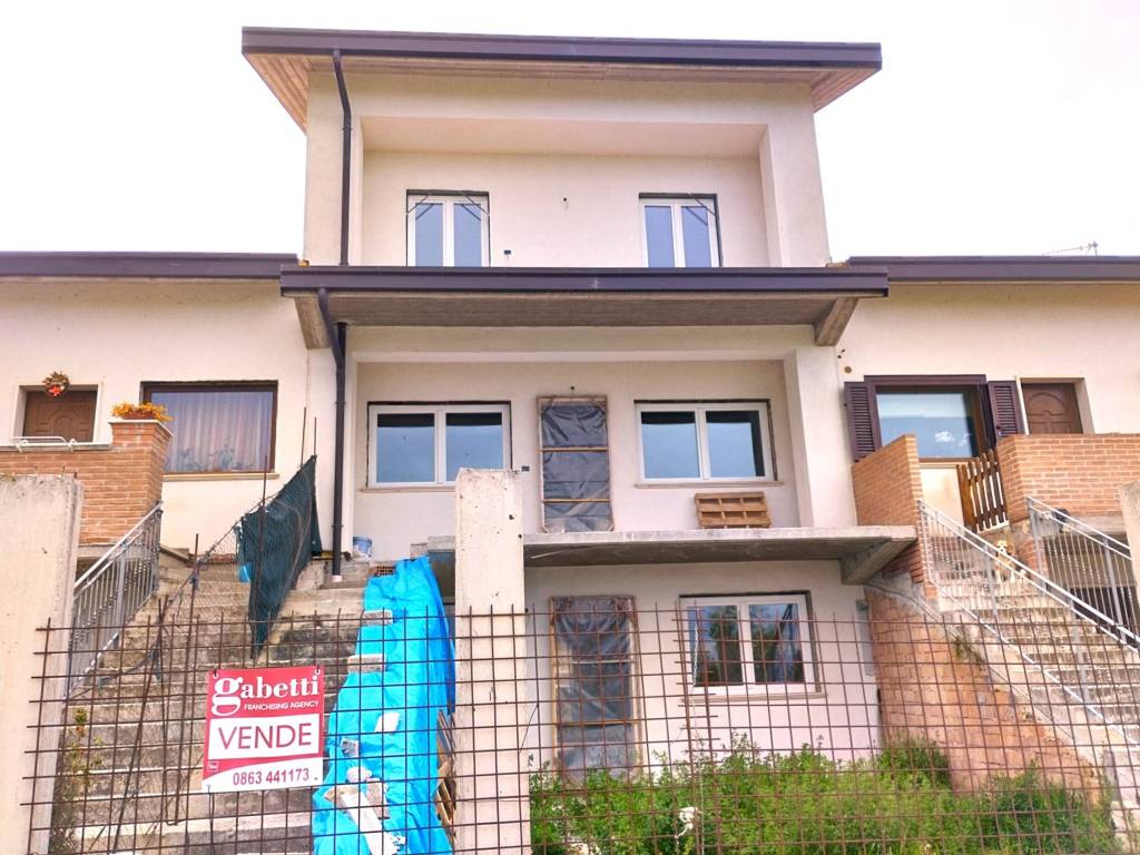 Villa a Avezzano in Via Francesco Palma - Foto 2