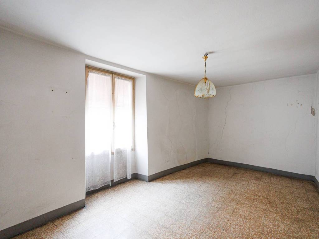 Casa indipendente a Vertova in Via San Lorenzo, 33 - Foto 3