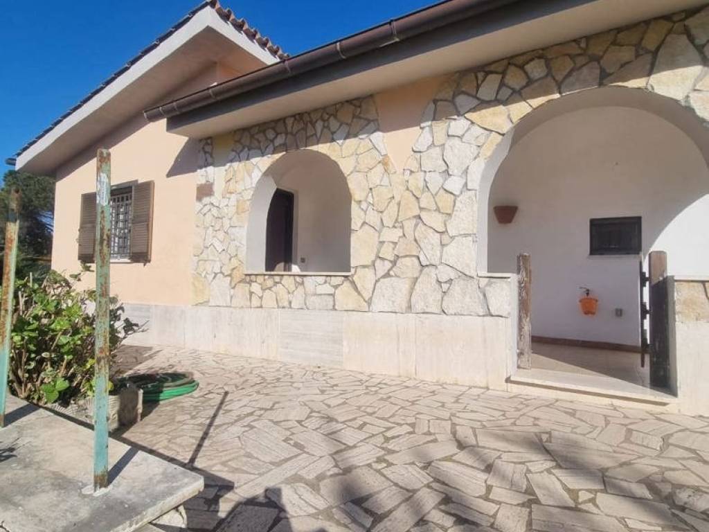 Casa indipendente a Aprilia in via Adda, 28 - Foto 3