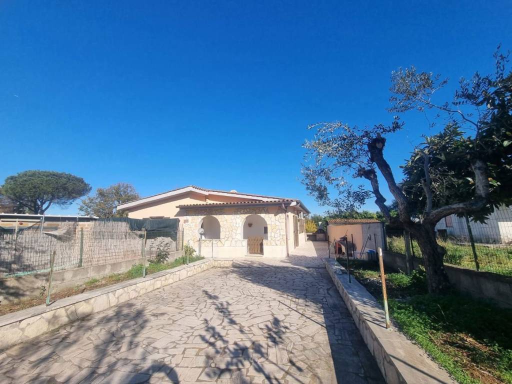 Casa indipendente a Aprilia in via Adda, 28 - Foto 5