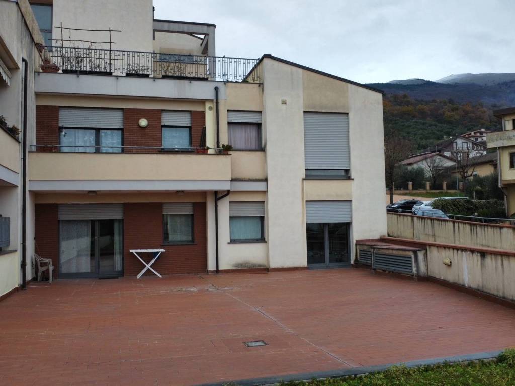 Appartamento a Gualdo tadino in Viale Bosco Don, 278 - Foto 2