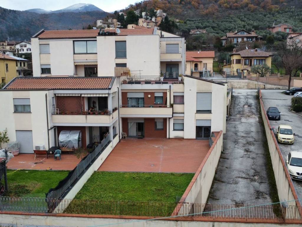 Appartamento a Gualdo tadino in Viale Bosco Don, 278 - Foto 4