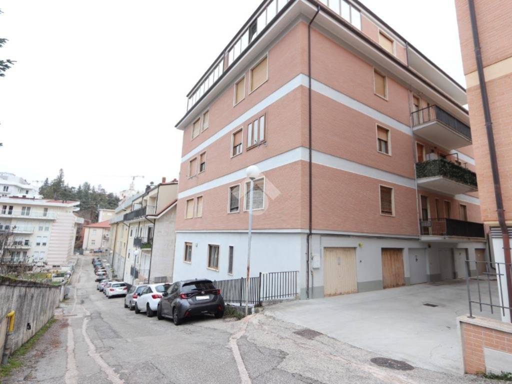 Box / garage a L'aquila in Via Armando Diaz, 3 - Foto 2