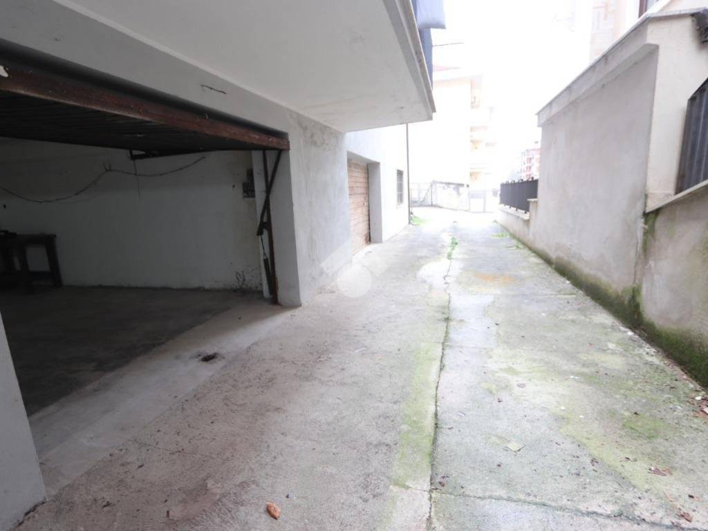 Box / garage a L'aquila in Via Armando Diaz, 3 - Foto 3