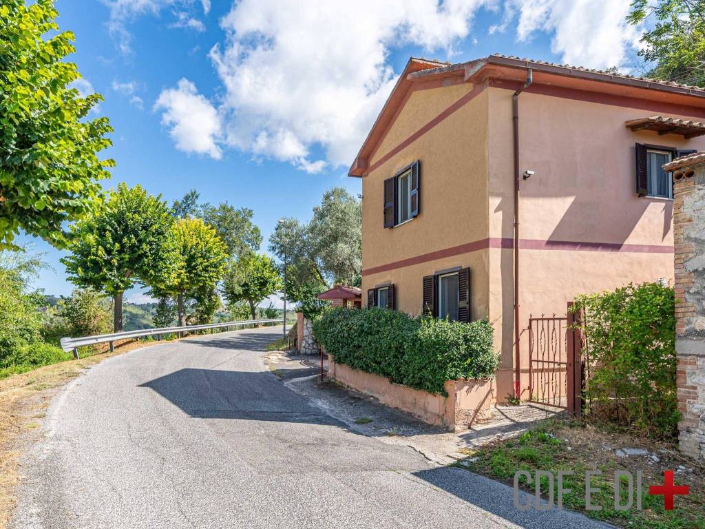 Villa a Monteleone sabino in Via Roma - Foto 2