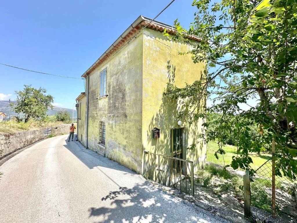 Villa a Bojano in Strada Provinciale 97 S.N.C. - Foto 2