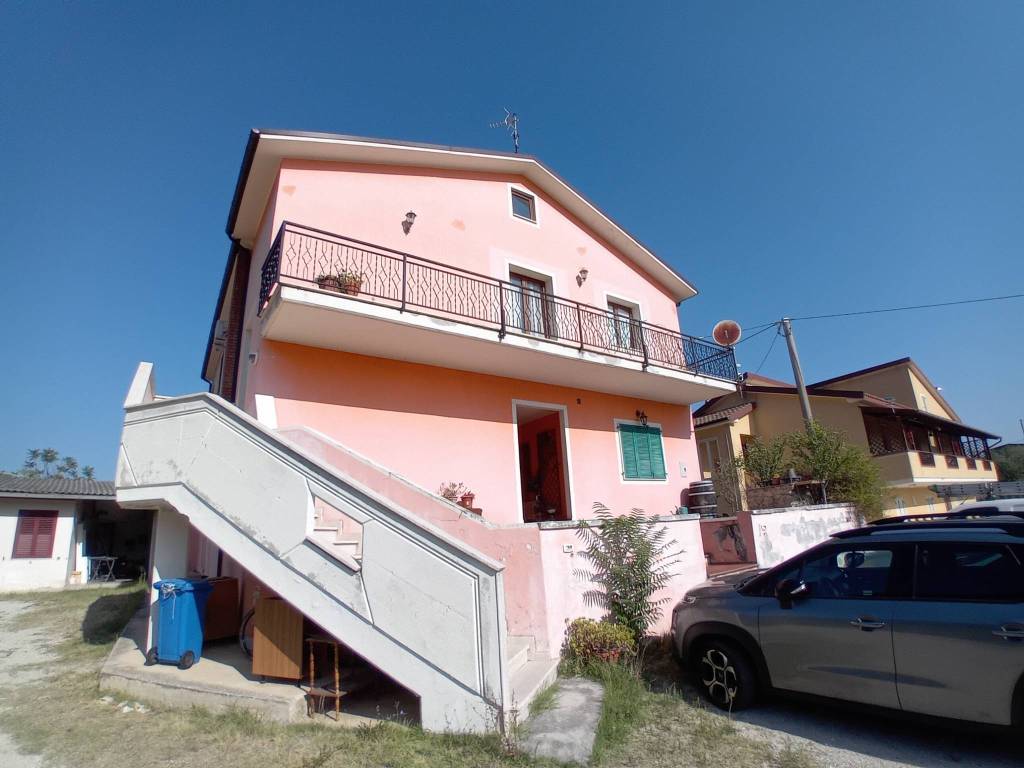 Appartamento a Manoppello in Contrada Baccigno - Foto 2
