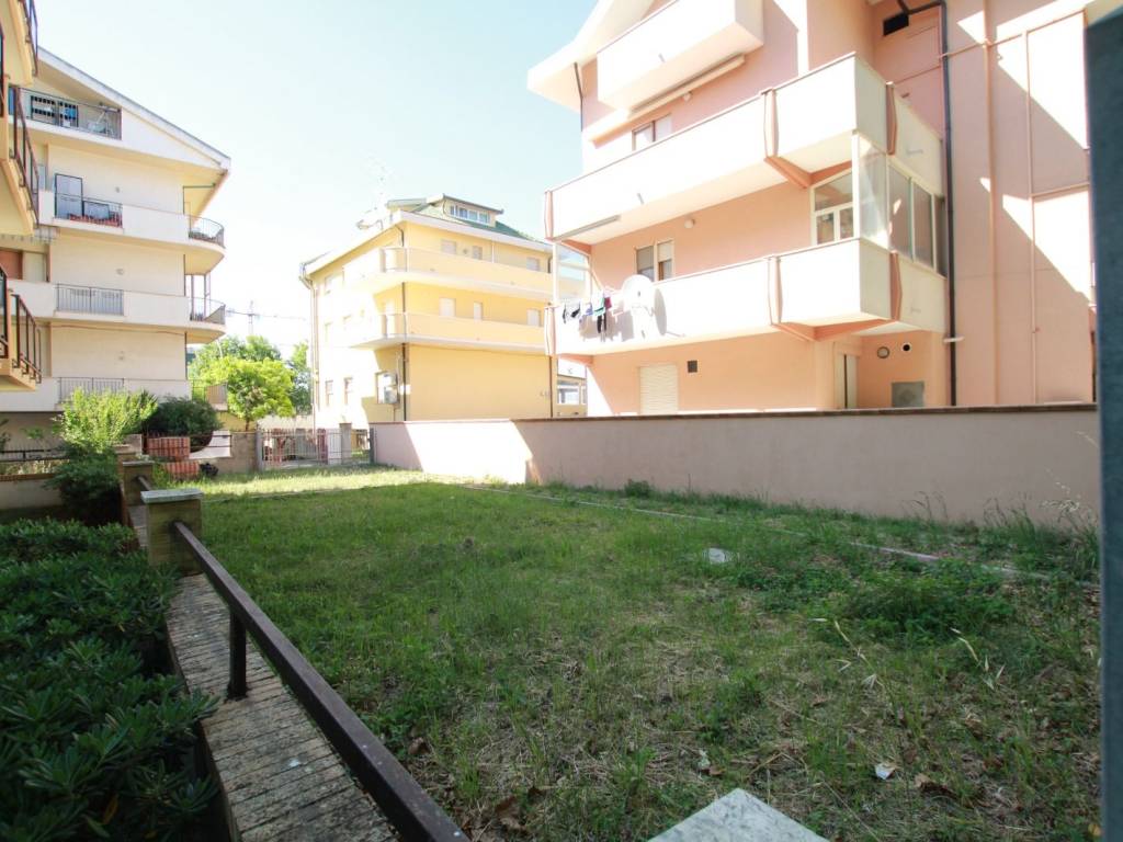 Box / garage a Francavilla al mare in Piazza Tirreno - Foto 2