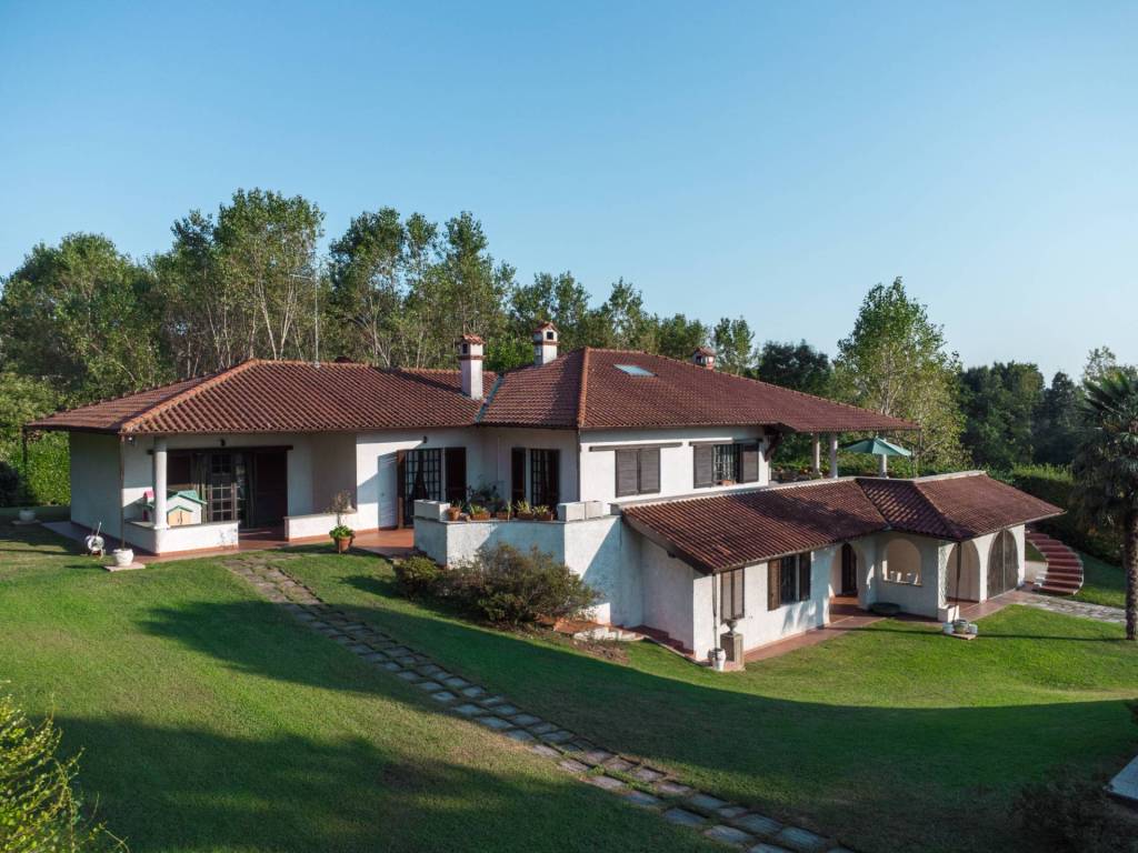 Villa a Sumirago in Via Alessandro Volta, 25 - Foto 2