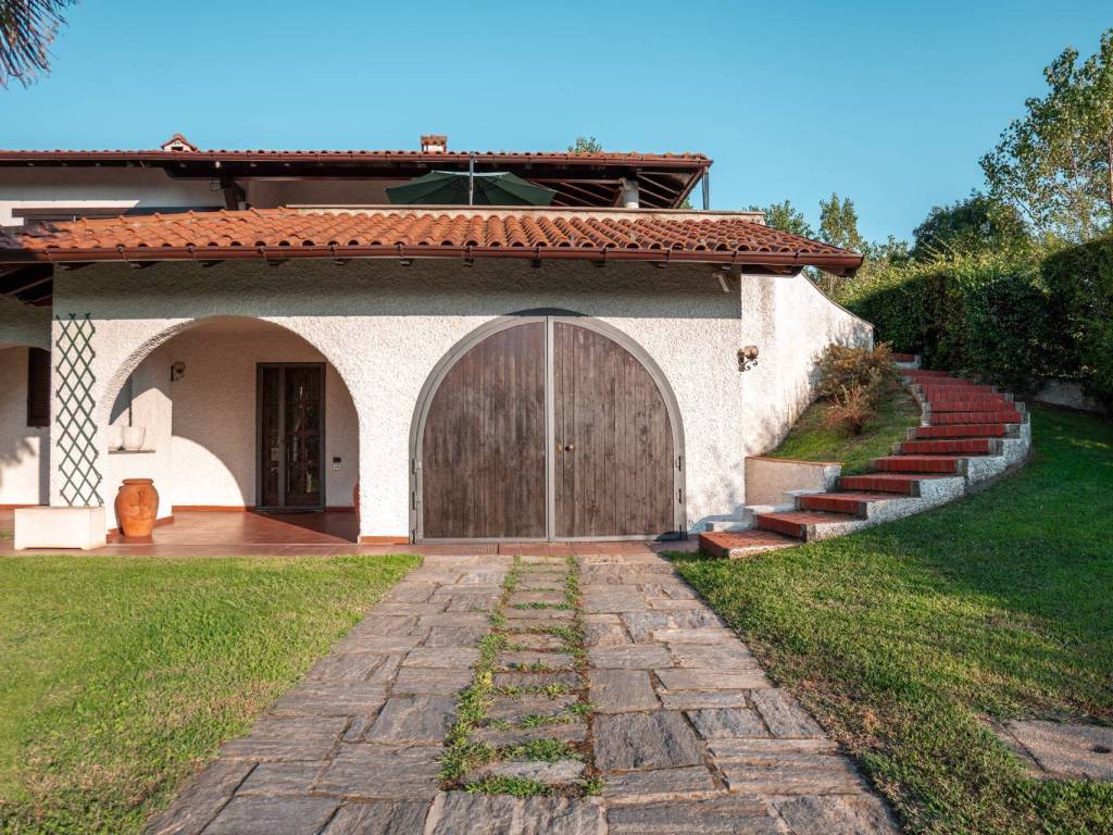 Villa a Sumirago in Via Alessandro Volta, 25 - Foto 3