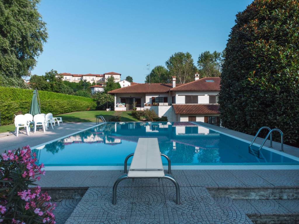 Villa a Sumirago in Via Alessandro Volta, 25 - Foto 4