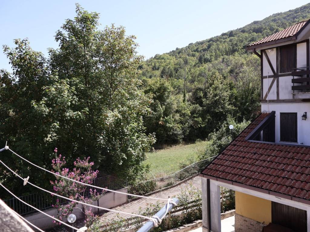 Villa a Alfedena in Via della Pinetina - Foto 2