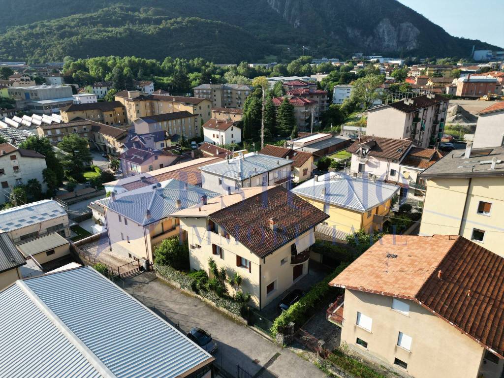 Villa a Valmadrera in Viale Promessi Sposi, 34 - Foto 2