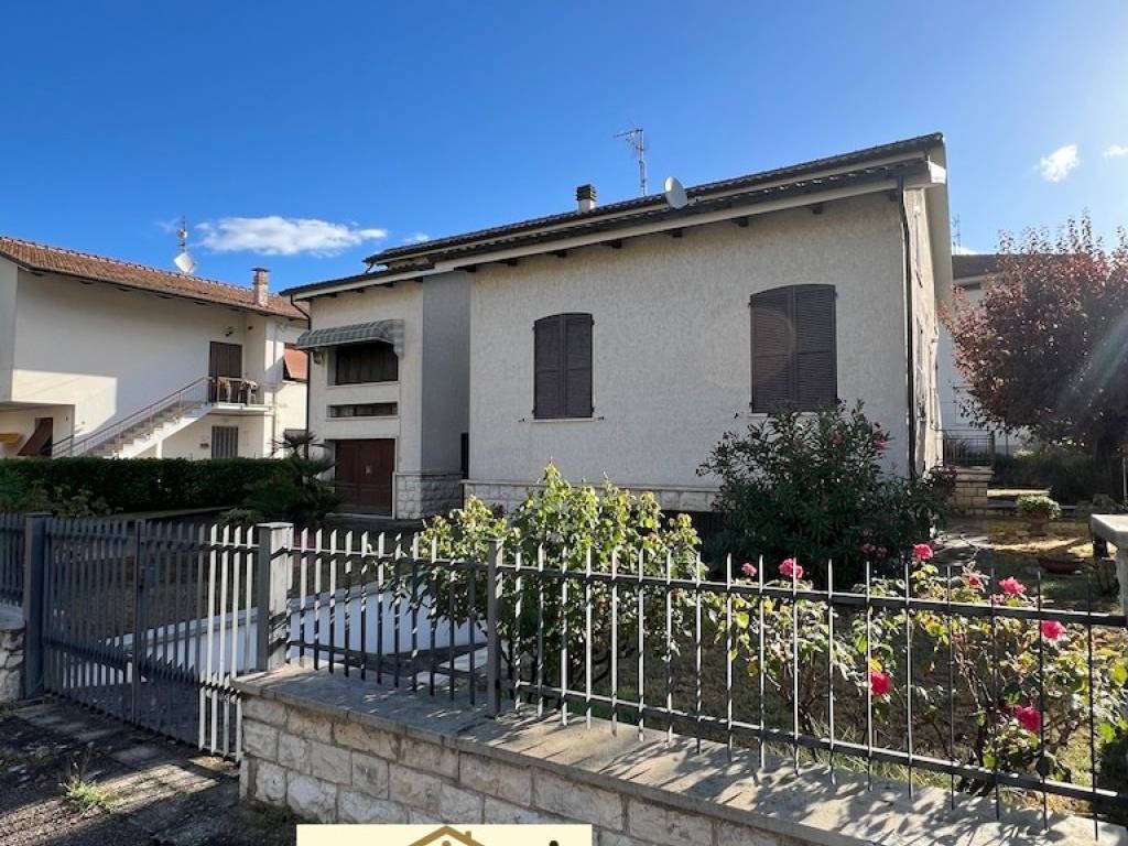 Villa a Pergola in Via Nazzareno Giovannoni, 39 - Foto 2
