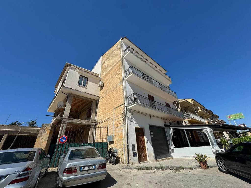 Appartamento a Riesi in Viale Luigi Einaudi, 14 - Foto 2