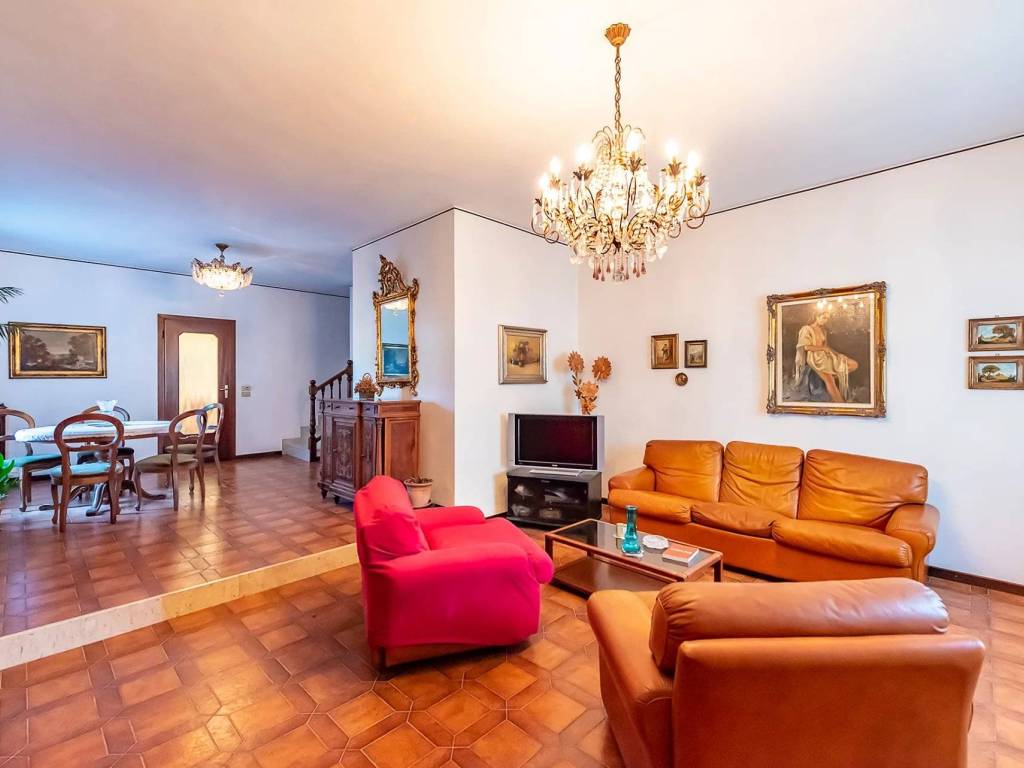 Villa a Uboldo in Via Antonio Maria Ceriani, 52 - Foto 2