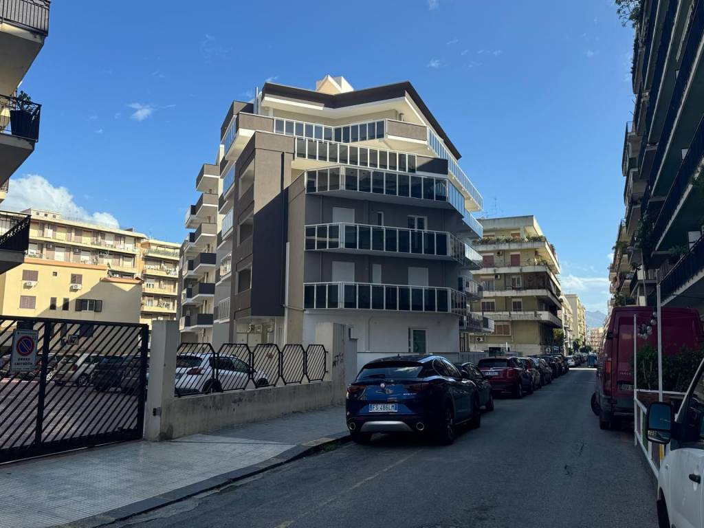 Appartamento a Milazzo in Via Colonnello Francesco Bertè, 20 - Foto 2