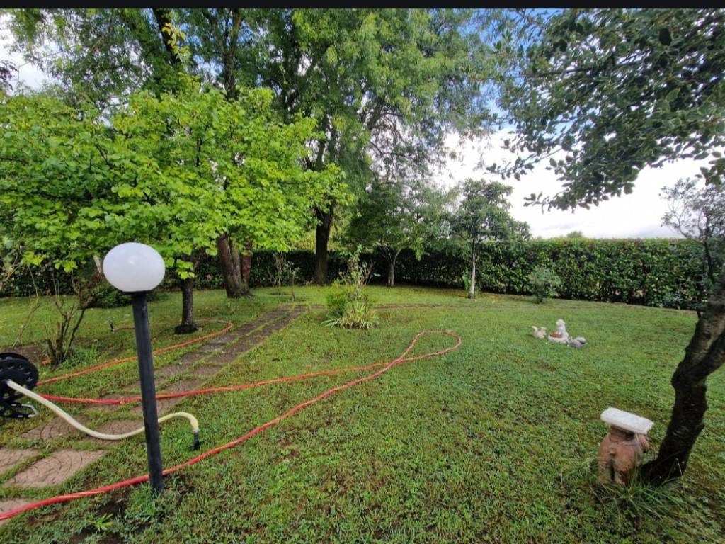 Villa a Massa e cozzile in Via Giacomo Leopardi - Foto 2