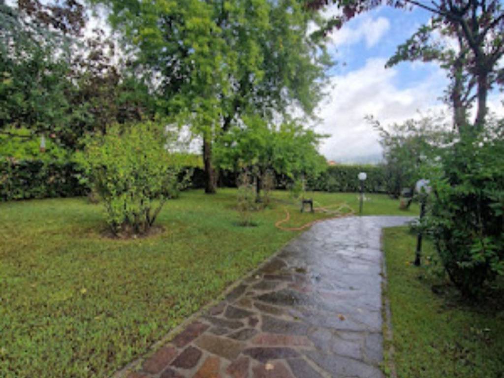 Villa a Massa e cozzile in Via Giacomo Leopardi - Foto 3