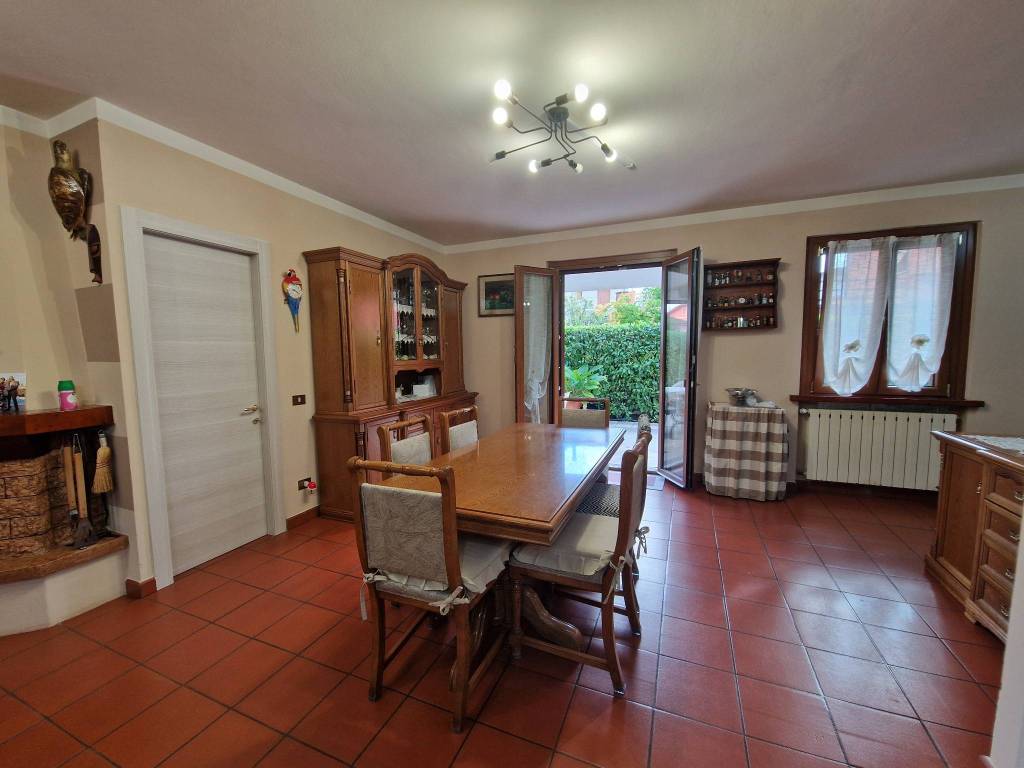 Villa a Massa e cozzile in Via Giacomo Leopardi - Foto 5