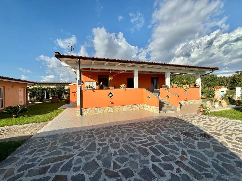 Villa a Terracina in Strada Regionale Pontina - Foto 2