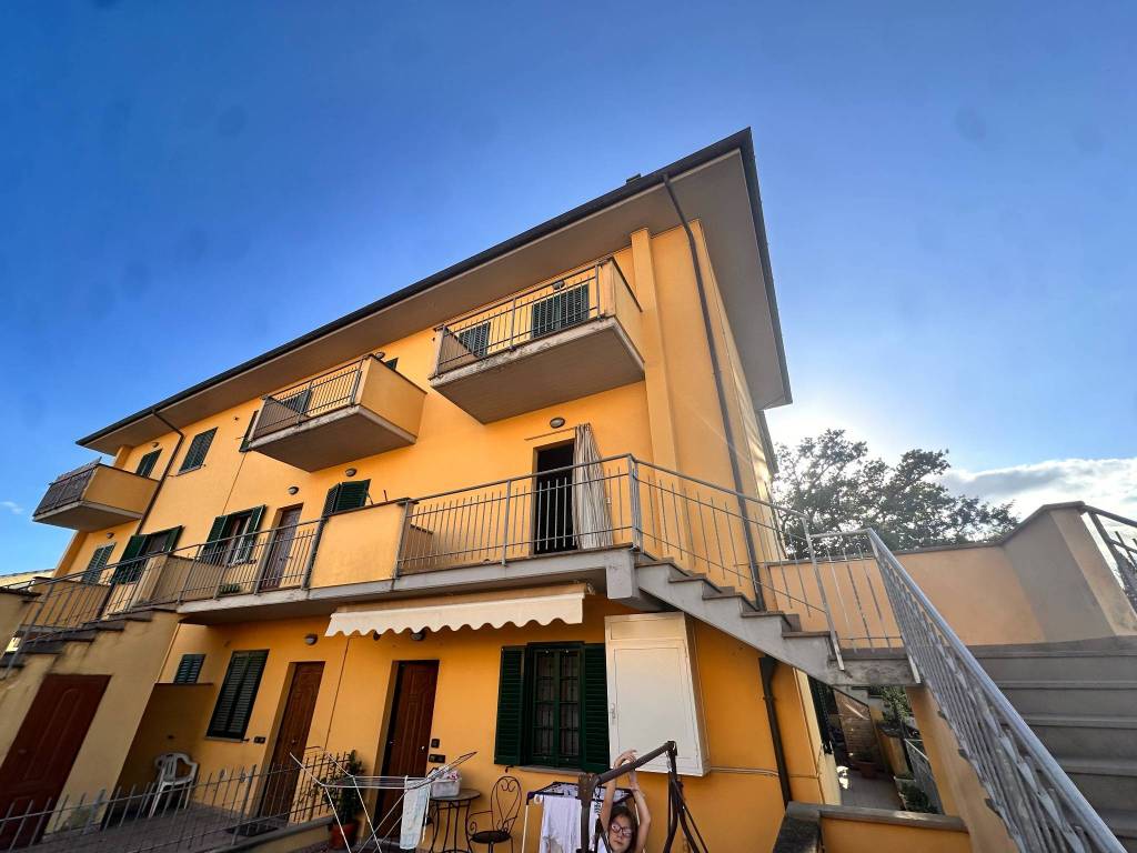Appartamento a Castiglione del lago in Via Giosuè Carducci - Foto 3