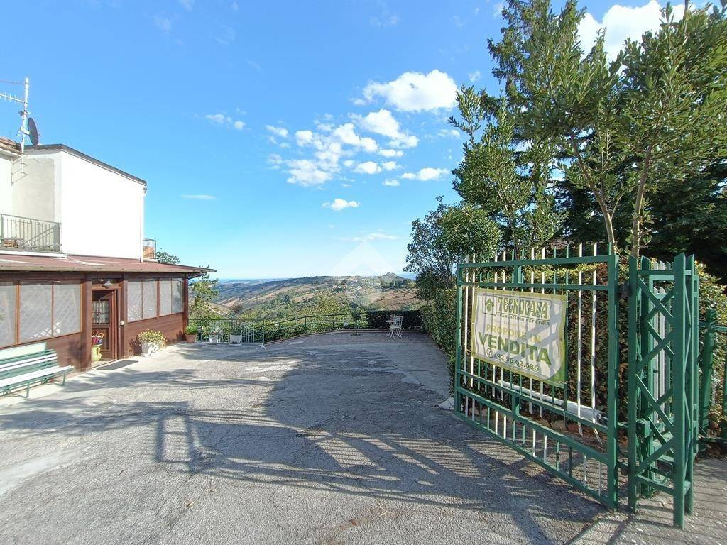 Casa indipendente a Atri in Via Battistelli, 11 - Foto 2