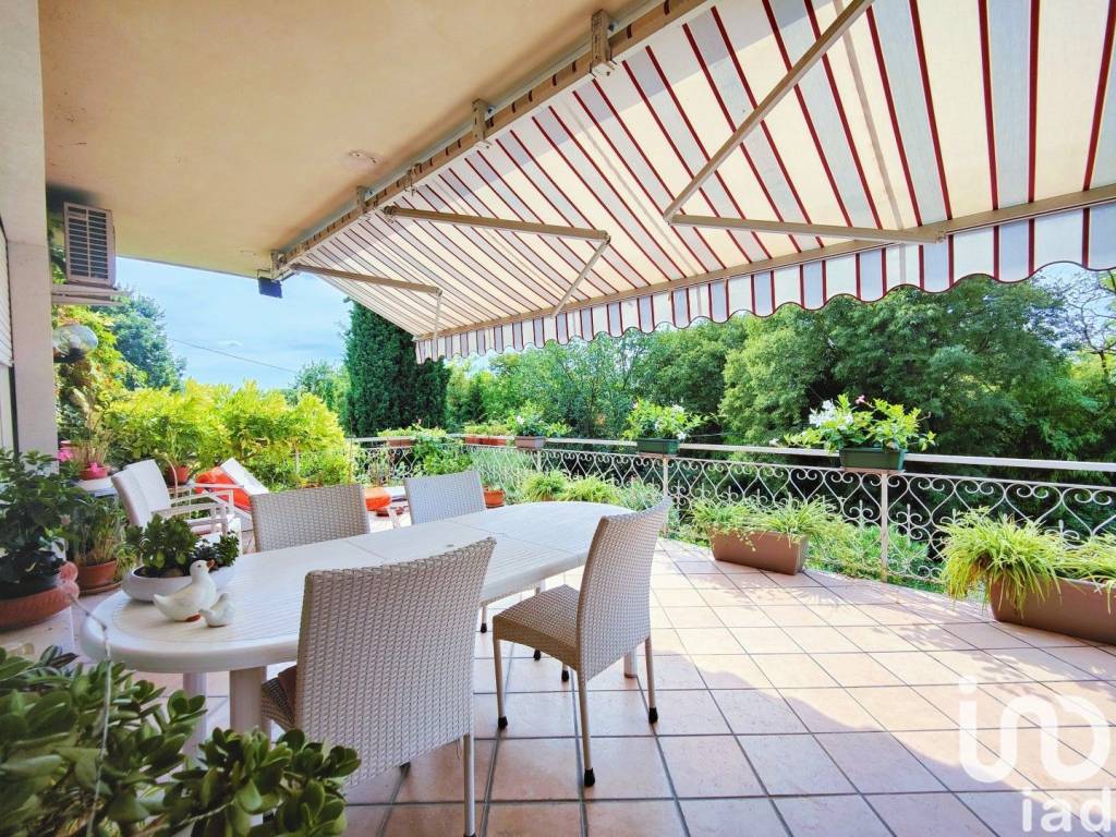 Villa a Bardolino in Strada Sopra Paerno - Foto 2