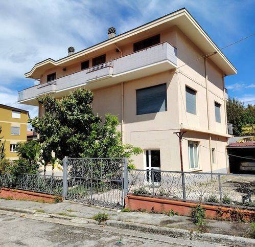 Villa a Bellante in Viale Matteotti - Foto 3