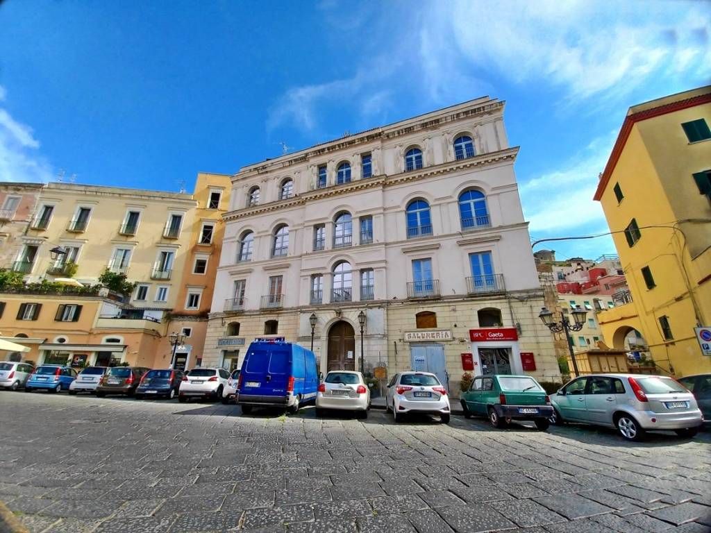 Immobile a Gaeta in Piazza Generale Vincenzo Traniello - Foto 2