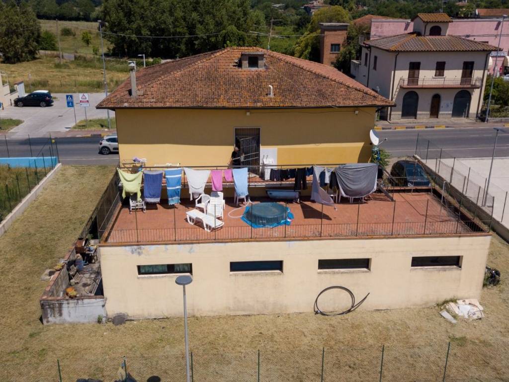 Appartamento a Montevarchi in Via Aretina - Foto 4