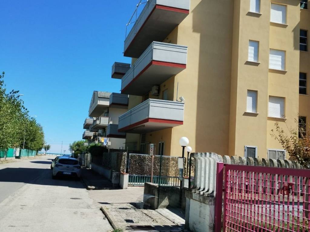 Appartamento a Martinsicuro in Via Francesco Baracca, 18 - Foto 3