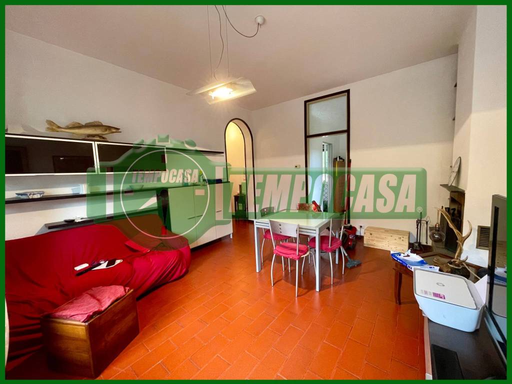 Appartamento a Gavirate in Via F. De Ambrosis - Foto 2