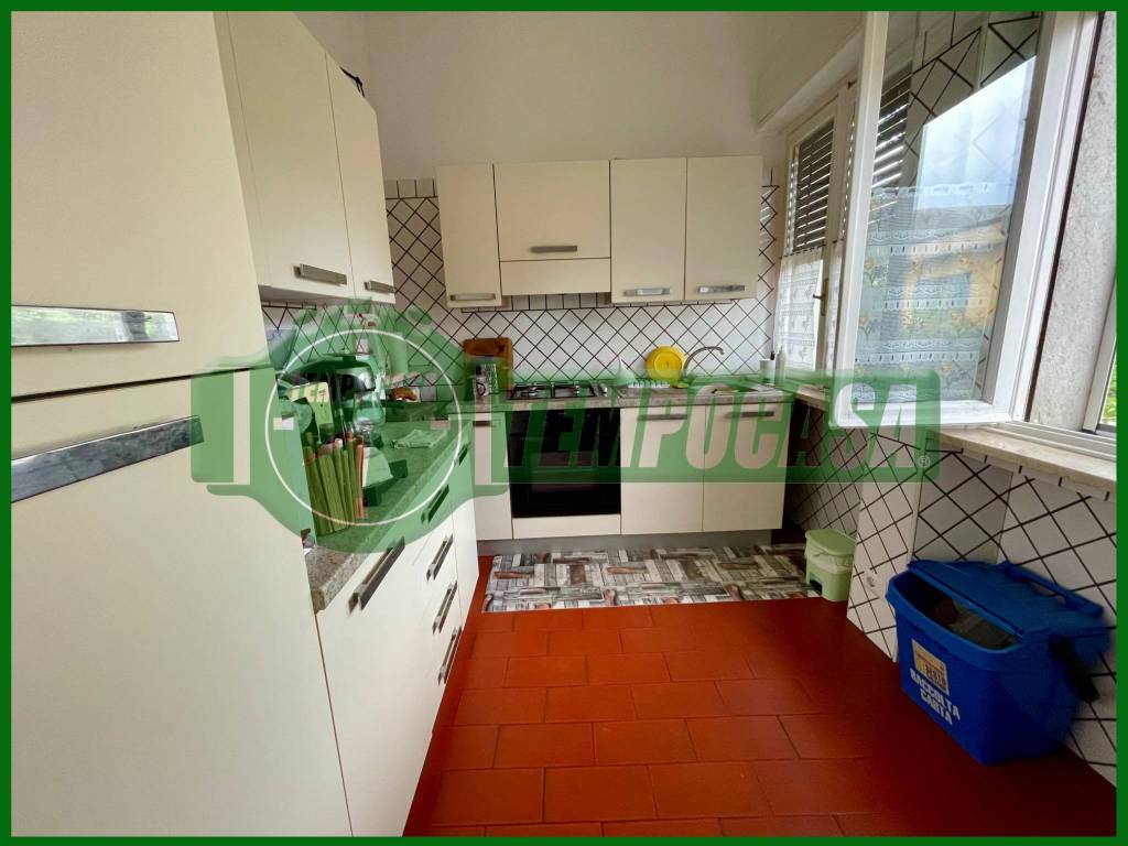 Appartamento a Gavirate in Via F. De Ambrosis - Foto 4