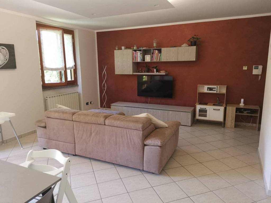 Appartamento a Biandronno in Via Pio Selvino, 5 - Foto 2